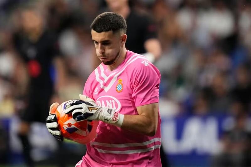 Barcelona sign goalkeeper Joan García from crosstown rival Espanyol - World