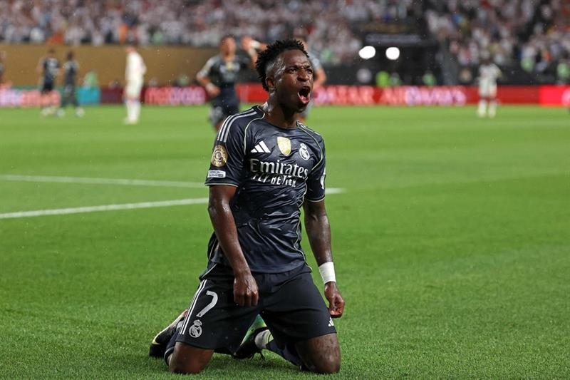 Vinicius stars as Real Madrid ease into Club World Cup last 16