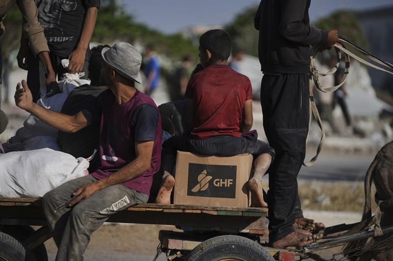 Israeli forces kill at least 62 in Gaza as strikes continue to hit civilians near aid points - War on Gaza