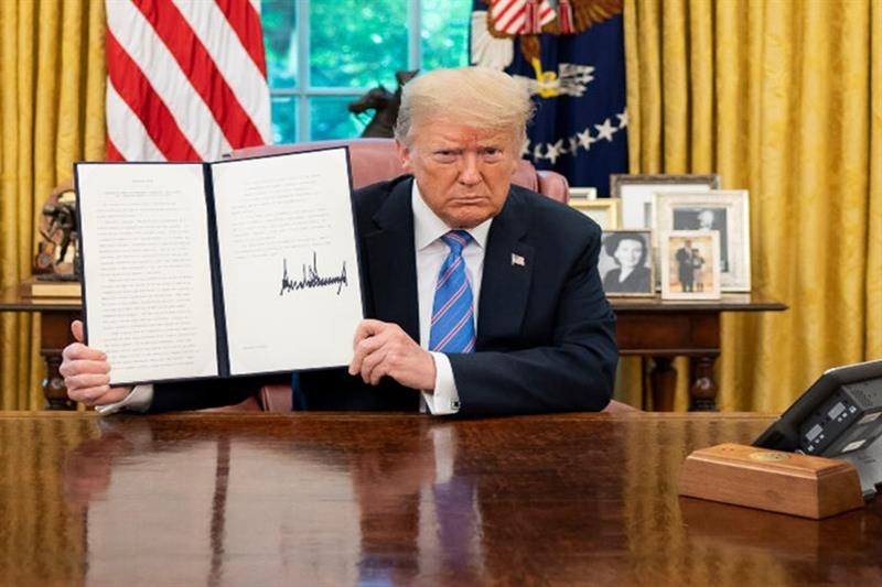 Trump slaps new travel ban on 12 countries - International