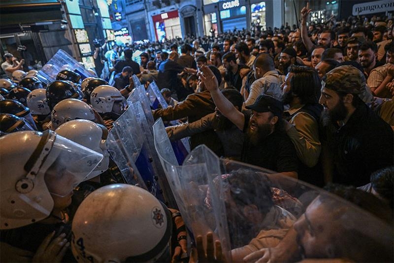 Turkey arrests scores in opposition bastion - Region