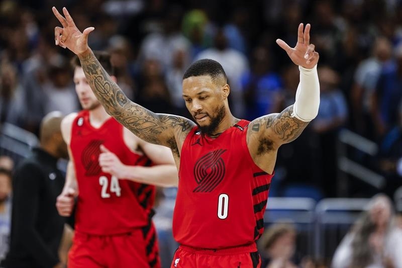 Damian Lillard returns to the Trail Blazers on a 3-year deal worth $42 million - Omni sports