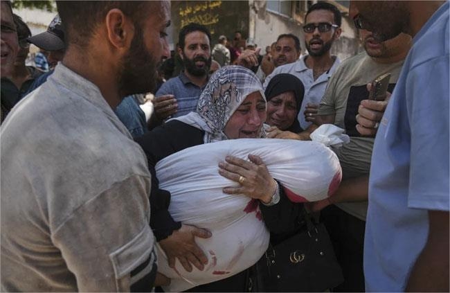 UPDATED: Israeli soldiers kill 93 starving Palestinians near 'aid center' in Gaza - War on Gaza
