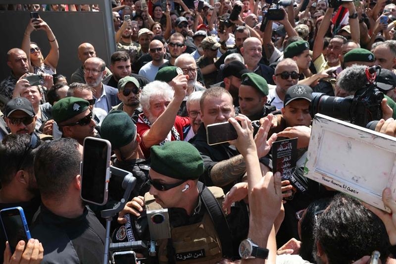 Hundreds of Lebanese welcome Pro-Palestinian militant released after 40 years in French jail - Region