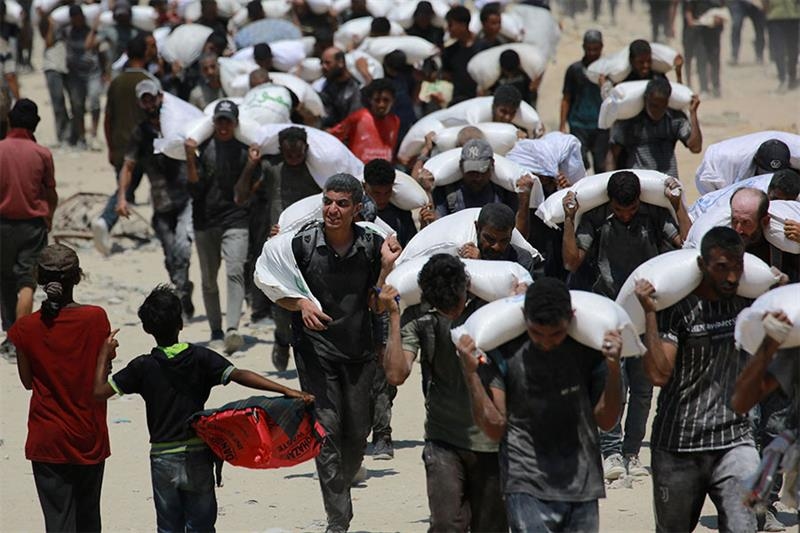 Egypt 2nd humanitarian aid convoy enters Gaza with 1,500-ton supplies - Foreign Affairs
