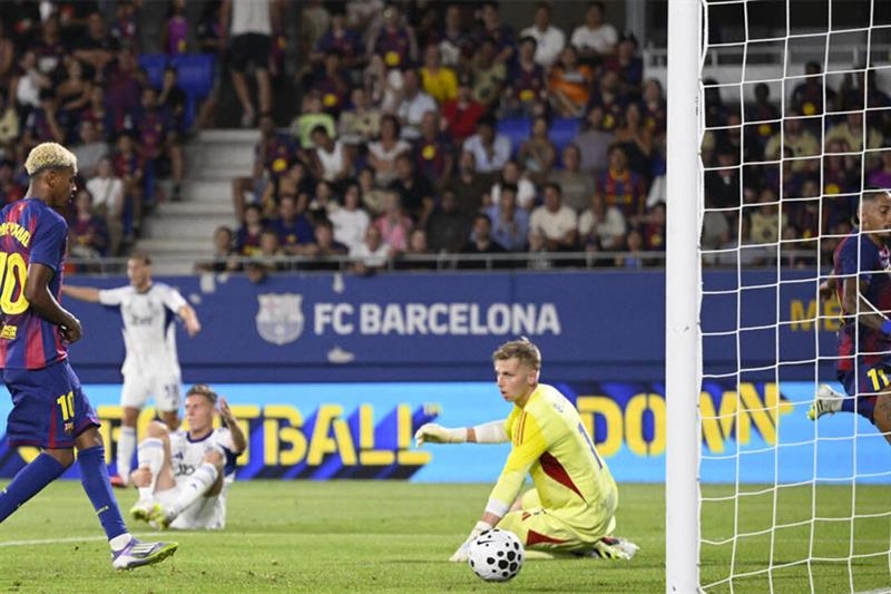 Barcelona look smooth in Como demolition as Ter Stegen buries hatchet - World