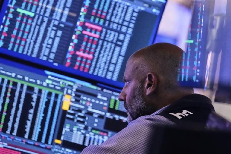 US stocks mixed as key retailers begin reporting earnings - Markets & Companies