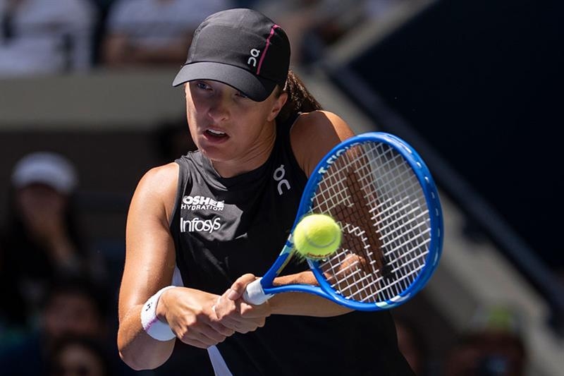 Tennis: Weary Swiatek wins US Open mixed doubles opener - Omni sports