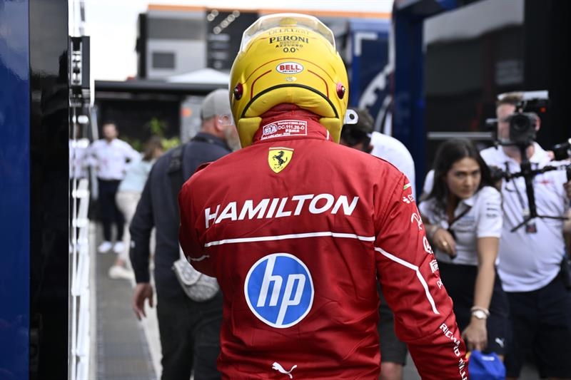 Formula One: Hamilton calls himself 'useless,' suggests driver change at Ferrari - Omni sports