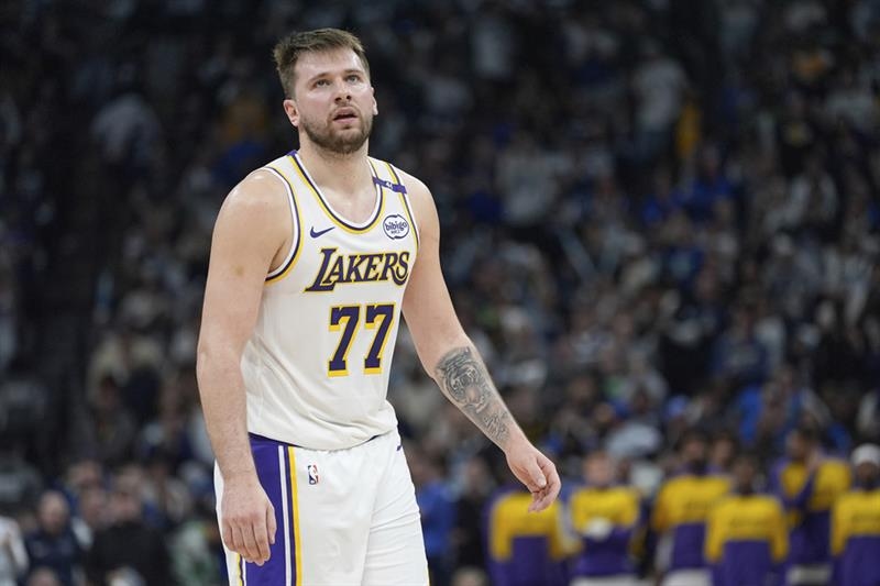 NBA: Lakers' Doncic agrees to contract extension through 2028 - Omni sports