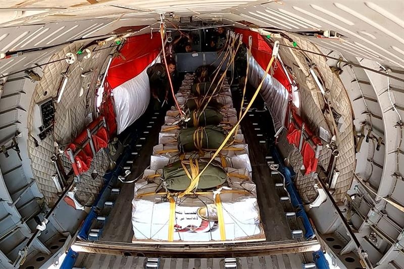 12 Egyptian military aircraft airdrop tons of food to inaccessible parts of Gaza - Foreign Affairs