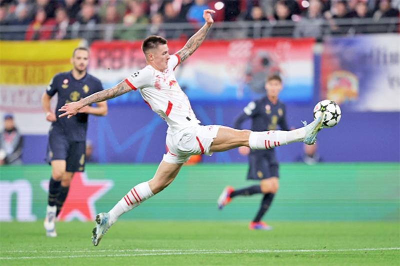 Manchester United sign forward Benjamin Sesko: Club - World
