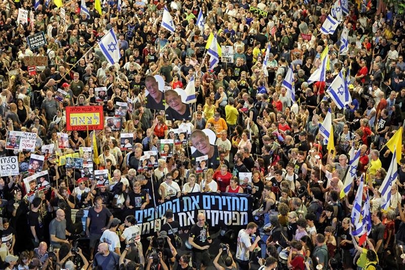 Tens of thousands protest in Tel Aviv against Israeli plan to expand Gaza war - War on Gaza