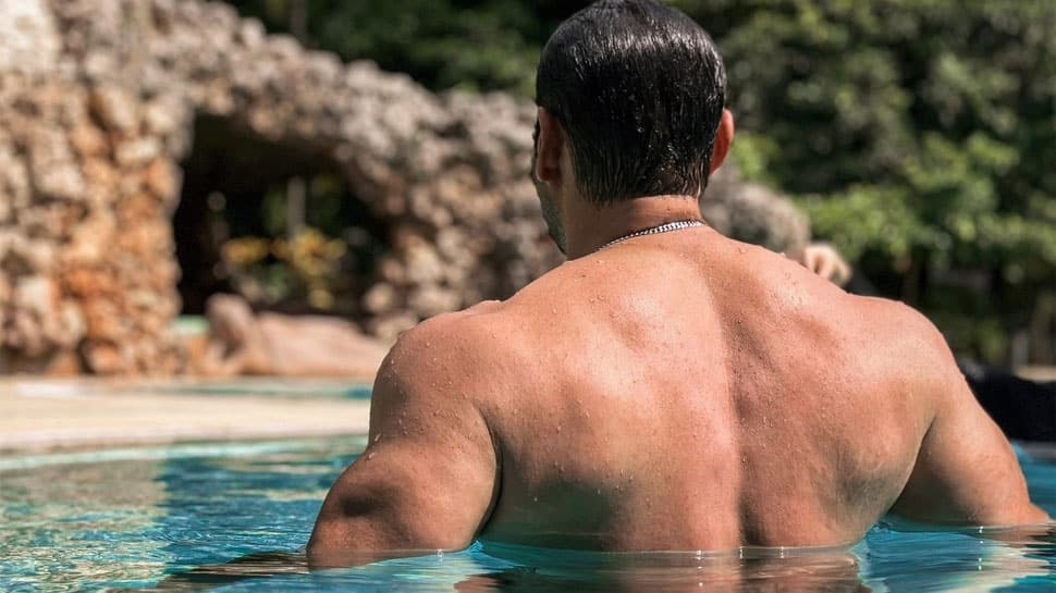 Meet 59-Year-Old Bollywood's Superstar Bachelor Whose First Salary Was Rs 75, Second Rs 750 & First Film Fee Rs 75000, Today His Net Worth Is Rs 2,900 Cr