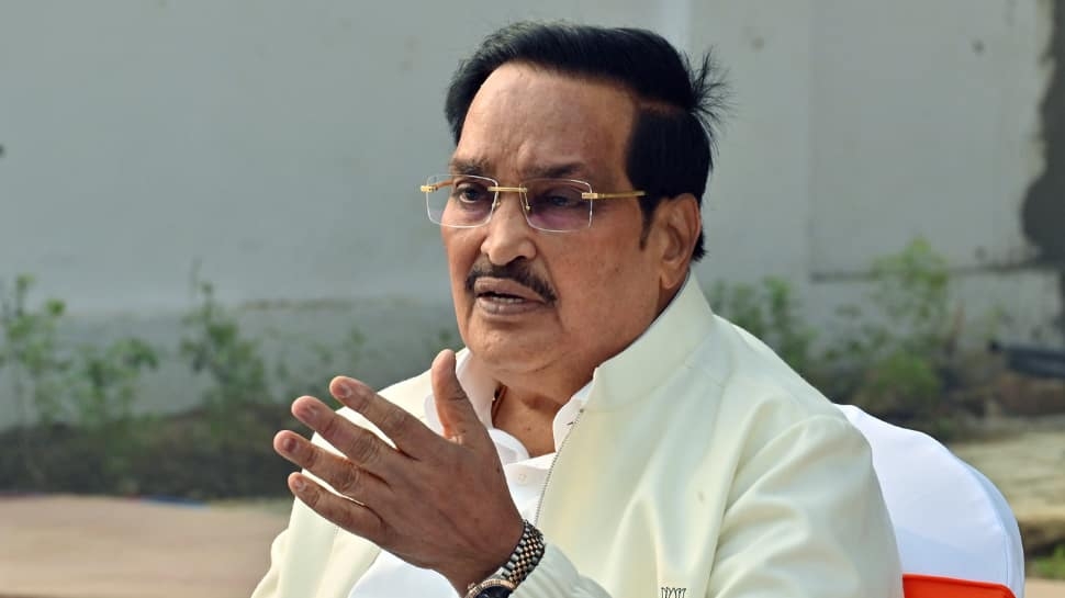 No Welcome...: Jal Shakti Minister Refuses Bouquet At Surat Event Over Pahalgam Terror Attack