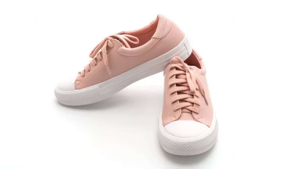 Stylish Steps: Top 4 Trendy Sneakers for Everyday Comfort & Style
