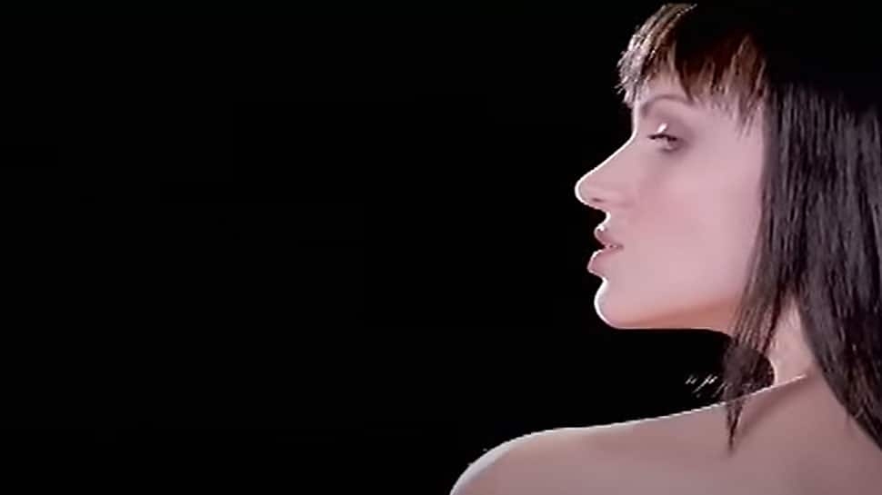 Meet Czech Model Who Met Her Ex-Husband At Osho Ashram, Her Sensuous Bollywood Dance Number Made Her Overnight Star, She Quit Films, Is Now Living In...