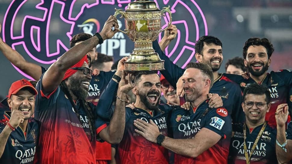 WATCH: Virat Kohli Lifts IPL 2025 Trophy With Chris Gayle And AB de Villiers As RCBs Emotional Victory Ends 18-Year Wait