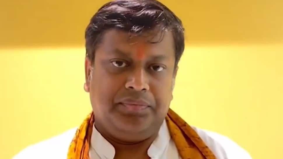 Face Of Democracy...: Police Detain BJPs Sukanta Majumdar During Protests Against Kolkata Law College Gangrape Case