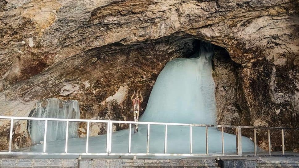 Amarnath Yatra 2025 Begins: LG Manoj Sinha Flags Off First Batch Amid Tight Security