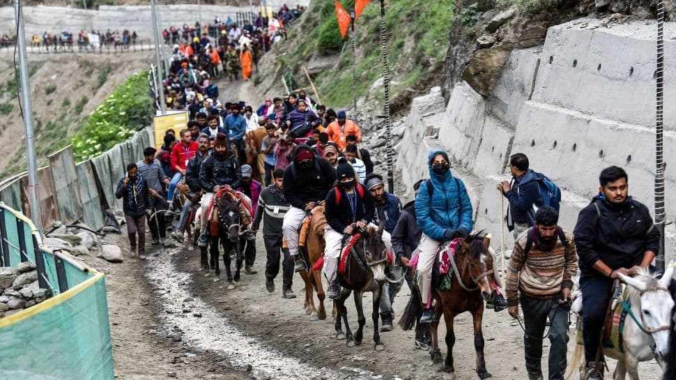 Amarnath Yatra Day 4: 7,000 Pilgrims Depart From Jammu, Over 48,000 Devotees Have Paid Obeisance