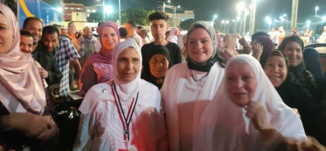 فرحه وسعادة بـ المنيا في وداع حجاج الجمعيات الأهلية