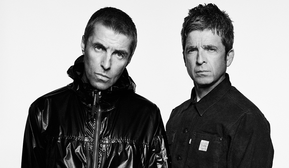 Baker makes 3D cake of Oasis' debut album ahead of Croke Park shows