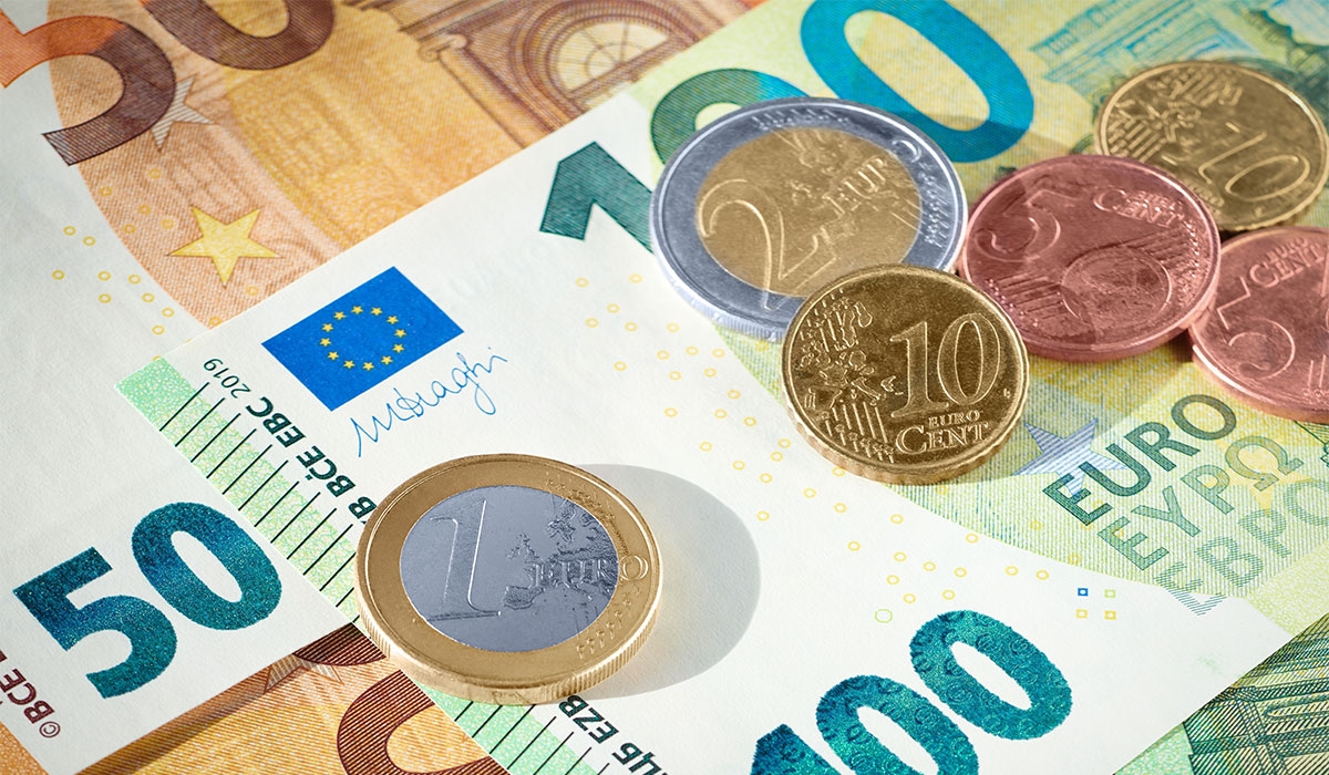 Families reminded of cash boost as applications open