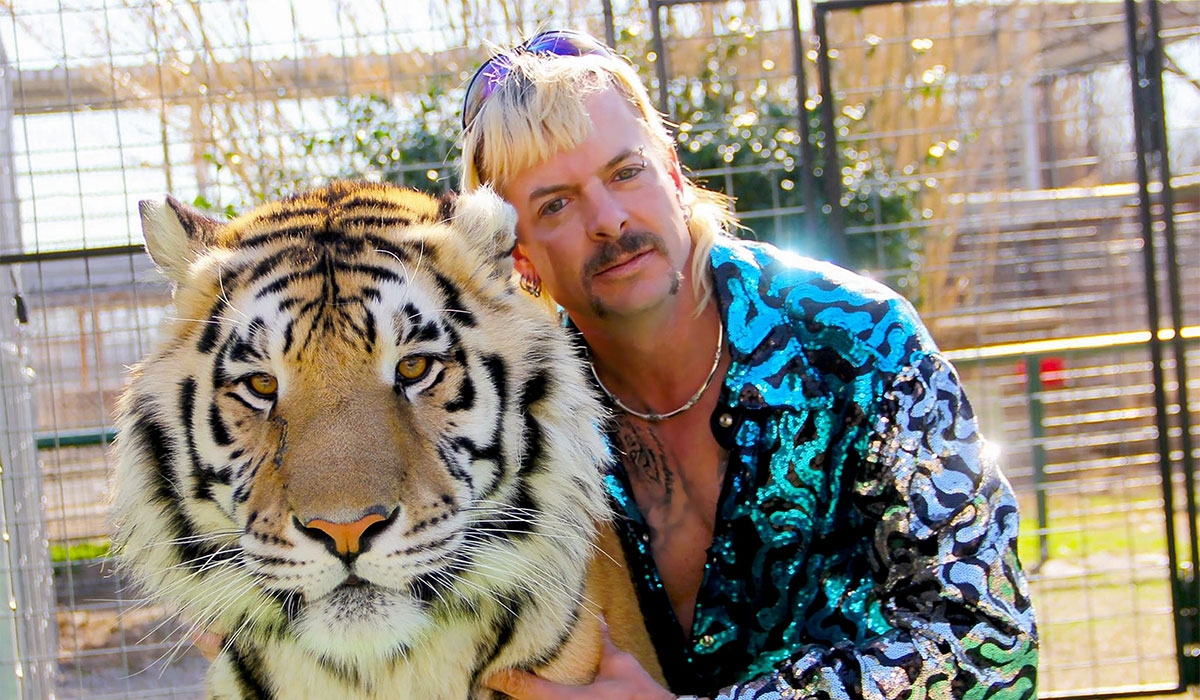Tiger King ties the knot—from a cell block!