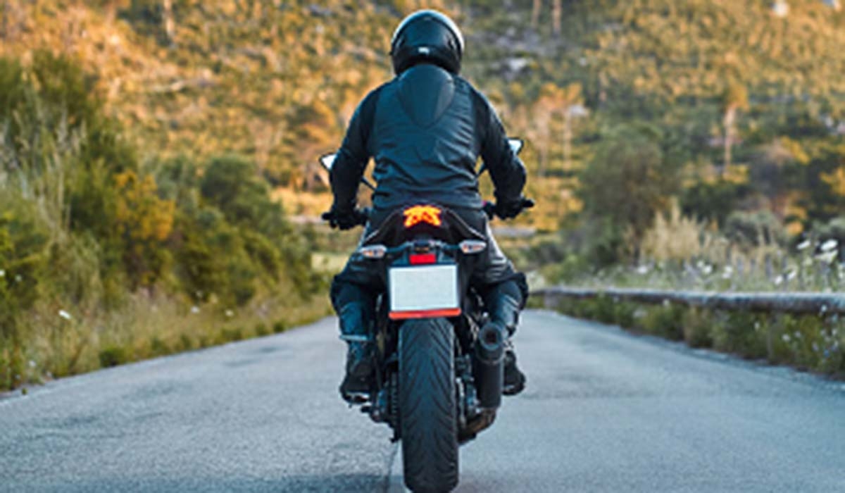 The Weekend Run with Liam Gaskin — A warm ride across Andalucía and a Suzuki made for fun