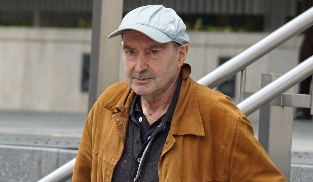 Man who claimed he got rare Heaney books at a bric-a-brac stall walks free from court