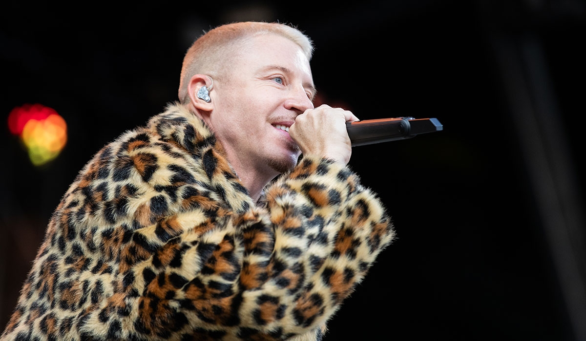 WATCH -- Macklemore rocks Bohemians kit, tosses Capri Suns to Dublin crowd