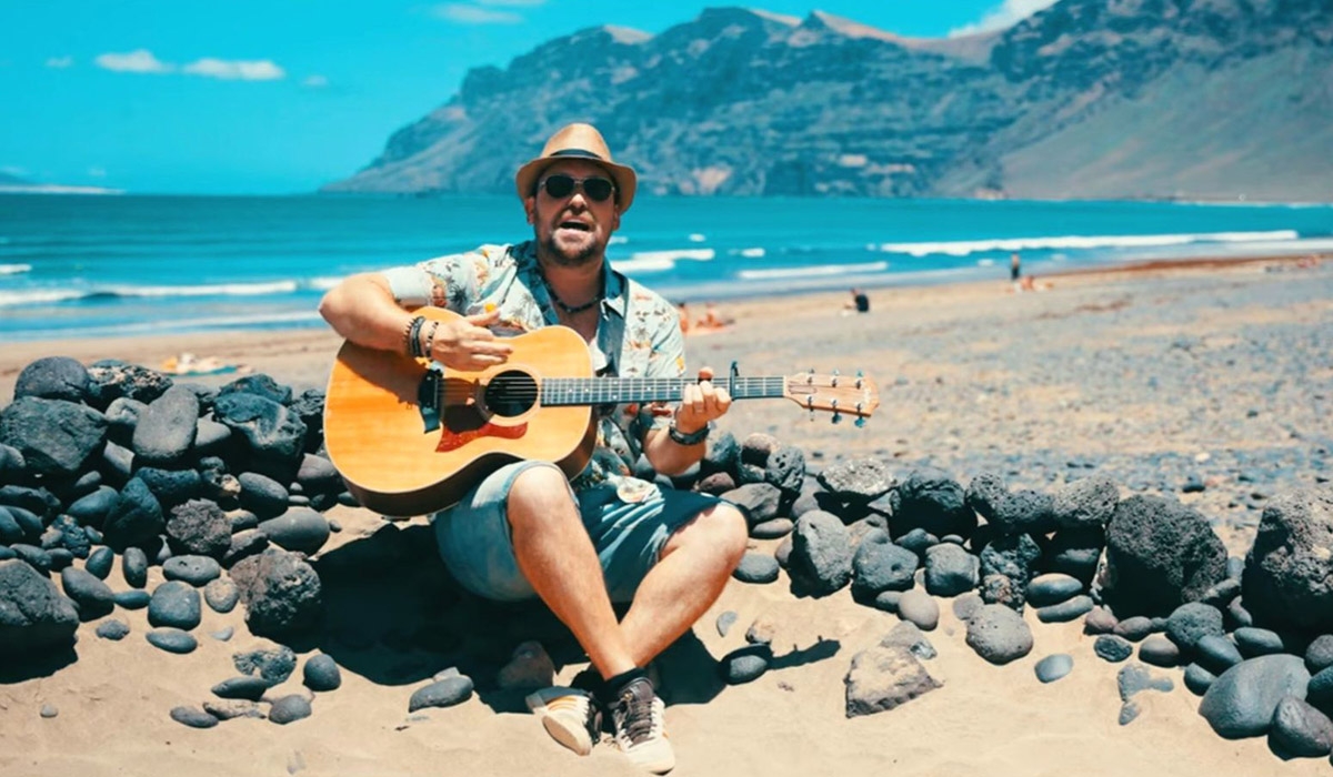Donegal musician reveals how performing before Johnny Logan led to a life in Lanzarote