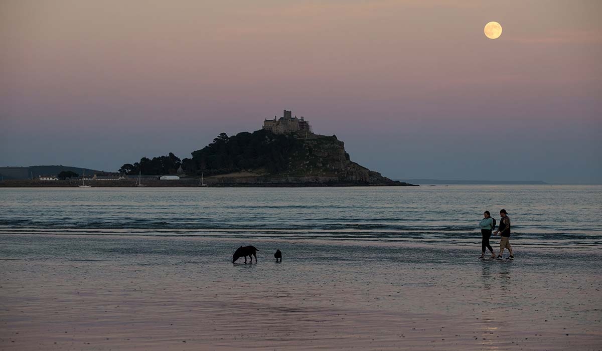 Wave goodbye to the rain -- there's a heatwave coming to Ireland