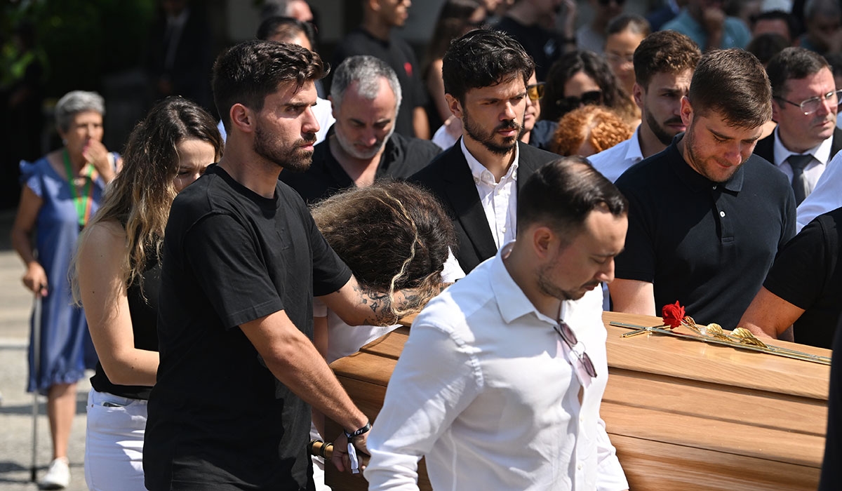 Heartbroken Rute Cardoso clings to family as she bids farewell to husband Diogo Jota