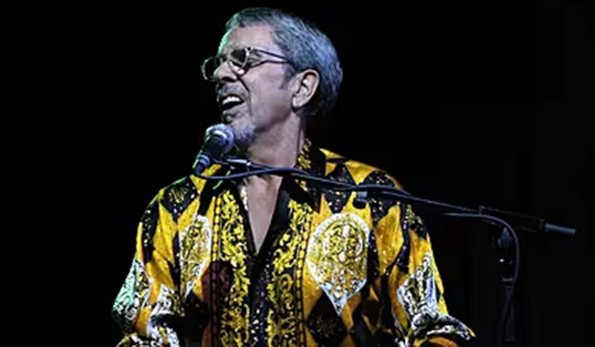 Tributes pour in as iconic rock star dies aged 77