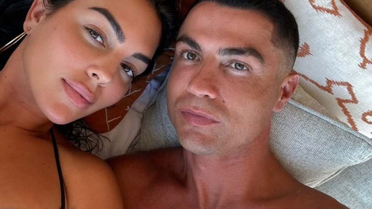 Cristiano proposes to Georgina... with ring the size of a golf ball