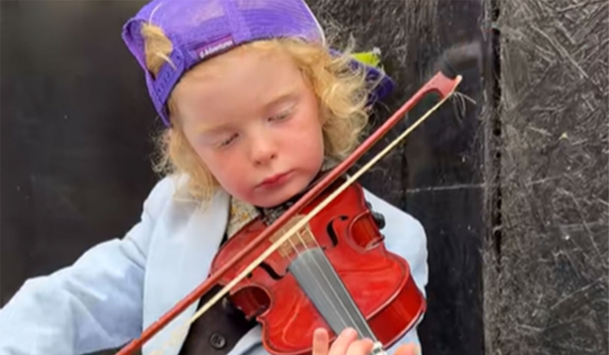 WATCH: Young busker wins Wexford's heart at Fleadh Cheoil