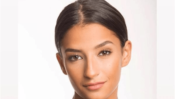 بوستر غريب.. أميرة أديب تطلق كليب اللي راح للبنات فقط