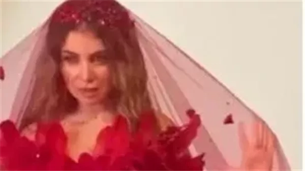 بالأحمر الناري.. مي عز الدين تخطف الأنظار في أحدث ظهور