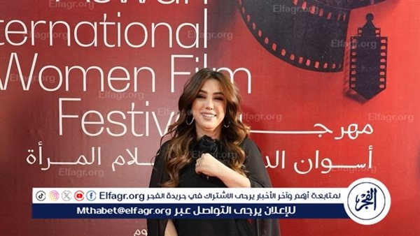 كندة علوش تتسلم تكريمها من مهرجان أسوان الدولي لأفلام المرأة