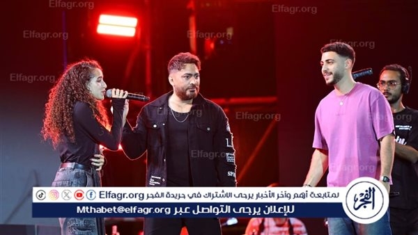 بالصور.. تامر حسني يتألق بحفل عالمي فى ختام العام الدراسي للجامعة البريطانية.. ويغني مع محمد ثروت "المقص"