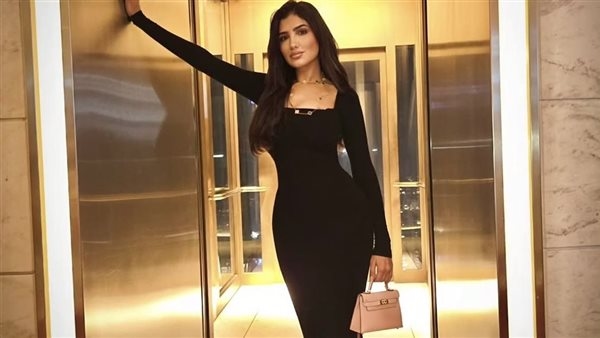 مي عمر تخطف الأنظار لها بفستان مجسم في أحدث ظهور