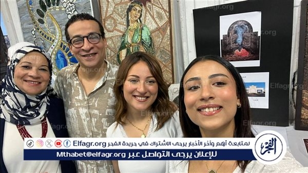الفنان أحمد مصطفى يحتفل بتخرج ابنته زينة من كلية الفنون الجميلة.. صور