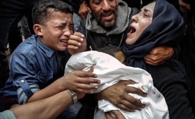 تقرير من غرفة العمليات إلى الصدمة.. الطبيبة آلاء النجار استقبلت جثامين أطفالها