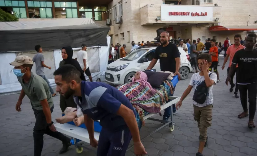 الاحتلال يستهدف سطح مبنى الإدارة بمستشفى شهداء الأقصى