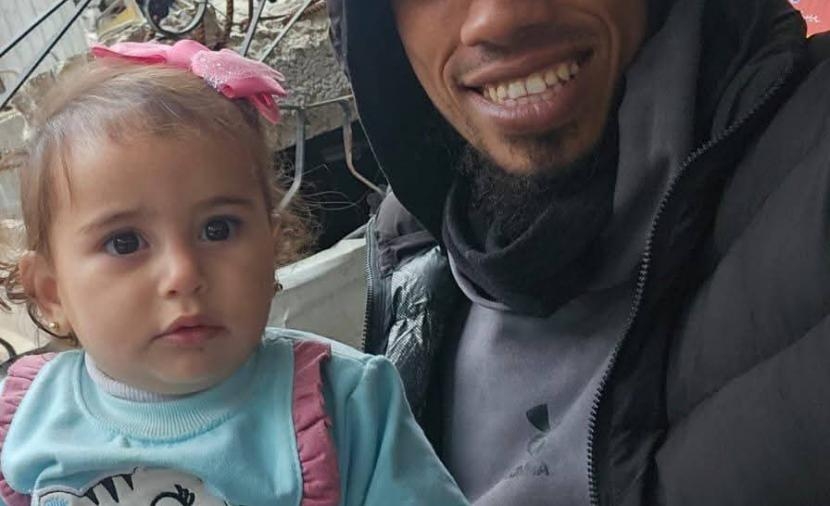 تقرير خمسة في كفن القلب.. حكاية أحمد وابنته إيلا في مجزرة الشاطئ