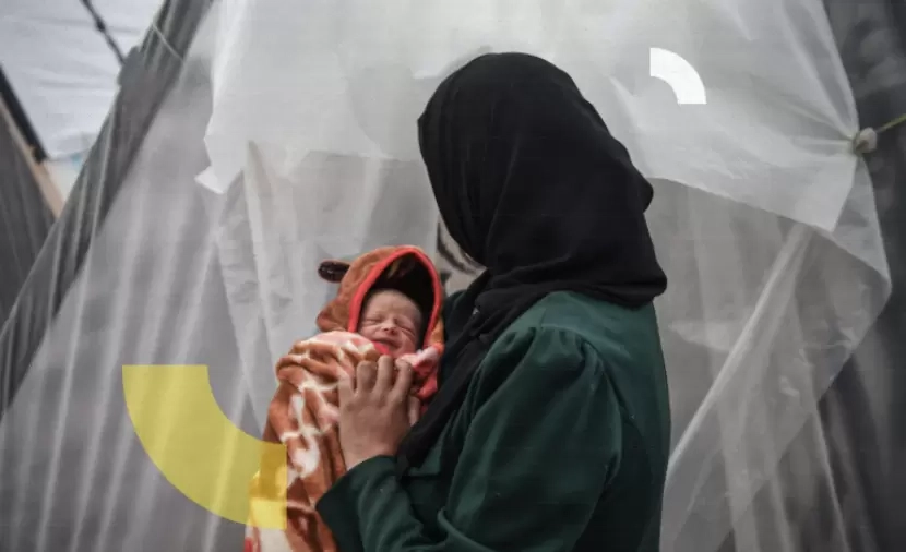 تقرير سجى.. طفولة مسروقة وأمومة مبكرة تحت النار