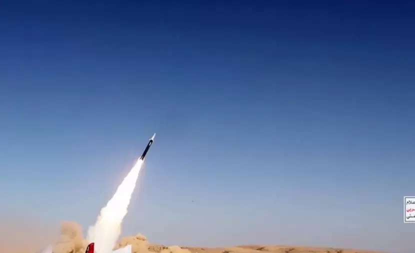 القوات اليمنية تهاجم يافا المحتلة بصاروخ باليستي بالتزامن مع هجمات إيرانية