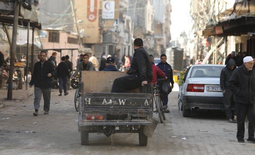 أزمة المواصلات الخانقة من شمال غزة إلى جنوبها.. رحلة تستنزف الجسد والجيب
